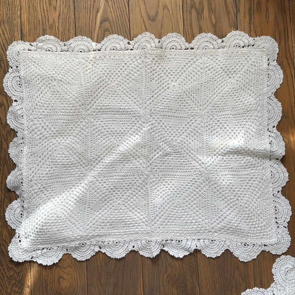 Shabby crochet white pillow cases 27 x 21 inch Queen.  Excellent - Picture 3 of 6